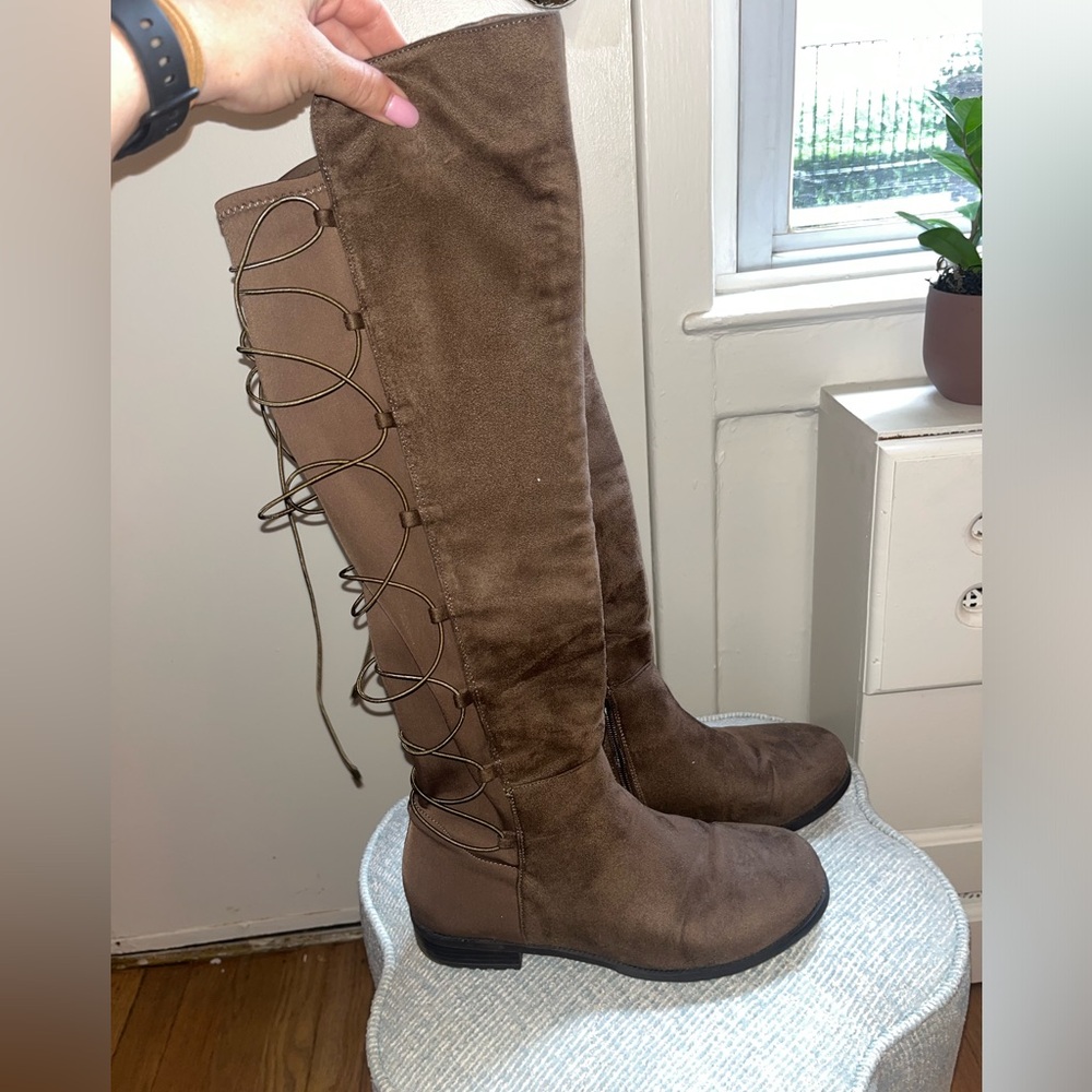Women’s knee length brown boots